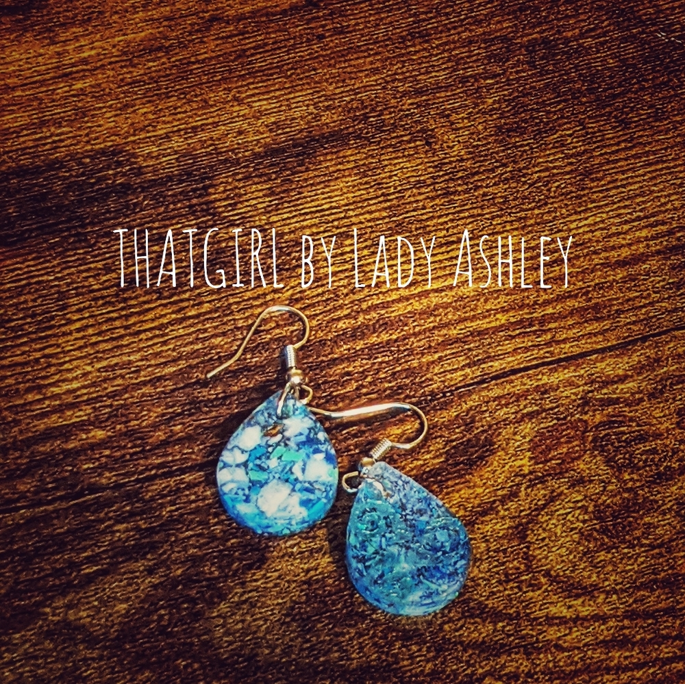 THATGIRL Tear Drop Earrings Seashell Crayola - Picture 4 of 4